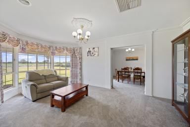 House For Sale - VIC - Rochester - 3561 - STUNNING FAMILY HOME ON APPROX. 5090m2 ALLOTMENT  (Image 2)