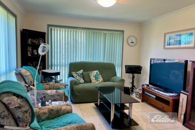 House For Sale - QLD - Cooloola Cove - 4580 - BRICK HOME - BIG BLOCK - 2 STREET ACCESS  (Image 2)