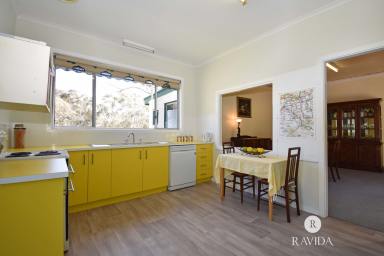 House For Sale - VIC - Beechworth - 3747 - FANTASTIC OPPORTUNITY ON FREDERICK STREET  (Image 2)