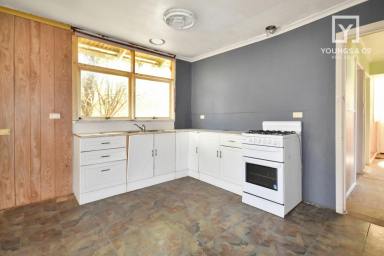 House For Sale - VIC - Tatura - 3616 - RENOVATOR'S DREAM IN PRIME TATURA LOCATION  (Image 2)