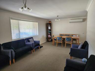 House For Sale - QLD - Warwick - 4370 - Lovely Family Brick home in quiet street  (Image 2)