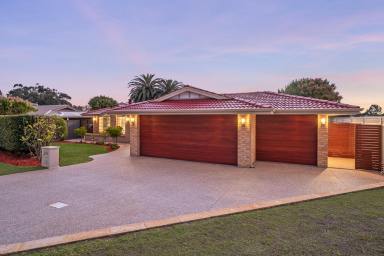 House Sold - WA - Leeming - 6149 - FAMILY ENTERTAINER WITH A CORNER POSITION  (Image 2)