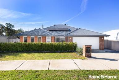 House Leased - NSW - Boorooma - 2650 - Family-friendly home // Lawn maintenance included (Image 2)