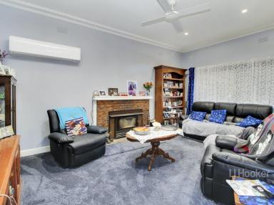 House For Sale - VIC - Bairnsdale - 3875 - LOCATION PLUS LARGE SHED.  (Image 2)