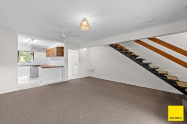 Townhouse For Sale - QLD - Edge Hill - 4870 - RECENTLY RENOVATED, TWO BEDROOM TOWNHOUSE IN IDEAL LOCATION  (Image 2)