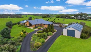 House For Sale - VIC - Portland North - 3305 - Fabulous Quality Built Family Home  (Image 2)