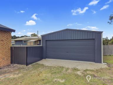 House For Sale - VIC - Port Welshpool - 3965 - BRICK VENEER JUST 200 METRES TO THE BEACH  (Image 2)