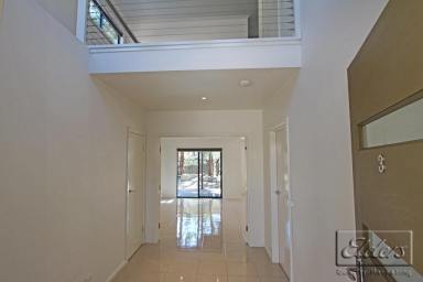 House Leased - VIC - Spring Gully - 3550 - Modern Townhouse Living  (Image 2)