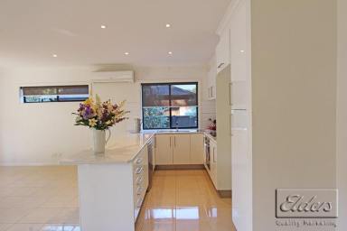 House Leased - VIC - Spring Gully - 3550 - Modern Townhouse Living  (Image 2)