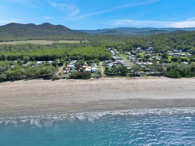 House For Sale - QLD - Ball Bay - 4741 - WATERFRONT COTTAGE  (Image 2)