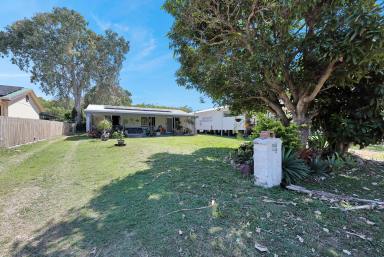 House For Sale - QLD - Ball Bay - 4741 - WATERFRONT COTTAGE  (Image 2)