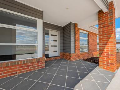 House For Sale - VIC - Kerang - 3579 - Stunning new home  (Image 2)