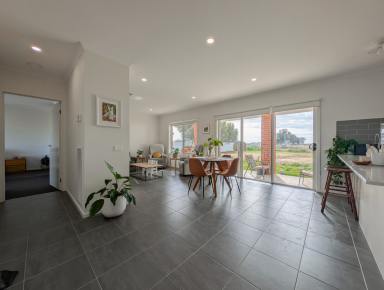 House For Sale - VIC - Kerang - 3579 - Stunning new home  (Image 2)