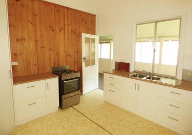 House Leased - NSW - Grafton - 2460 - LARGE FAMILY HOME CLOSE TO CBD!  (Image 2)