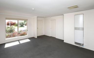 Townhouse For Sale - VIC - Mildura - 3500 - GREAT STARTER OR INVESTMENT OPPORTUNITY  (Image 2)