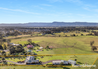House For Sale - NSW - Worrigee - 2540 - Massive Family Home in a Tranquil Cul-De-Sac  (Image 2)