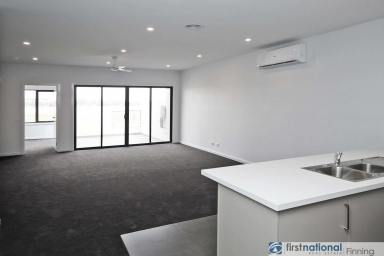 Townhouse Leased - VIC - Cranbourne West - 3977 - PERFECT IF YOU OWN YOUR OWN BUSINESS  (Image 2)