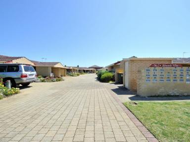 Unit For Sale - WA - Safety Bay - 6169 - BEACH SIDE LIVING IN SOUGHT AFTER COMPLEX  (Image 2)