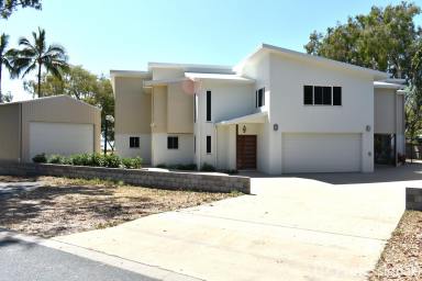 House For Sale - QLD - Slade Point - 4740 - Three Bedroom Beach House on the Waterfront!  (Image 2)