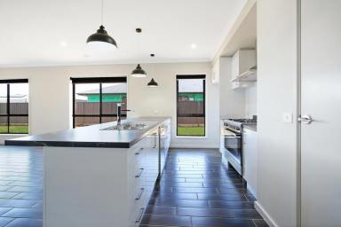 House For Lease - NSW - Wirlinga - 2640 - EXECUTIVE STYLE LIVING  (Image 2)