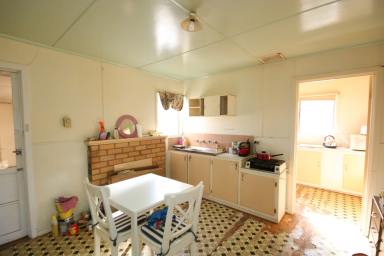 House For Sale - VIC - Elmore - 3558 - ORIGINAL RETRO FIBRO HOME  (Image 2)