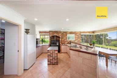 House For Sale - WA - Nannup - 6275 - STUNNING LIFESTYLE PROPERTY IN THE HEART OF THE SOUTH WEST  (Image 2)