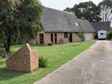 House For Lease - NSW - Thurgoona - 2640 - Unique Chalet style home  (Image 2)