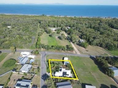 House For Sale - QLD - Forrest Beach - 4850 - AMAZING FAMILY HOME AT BEACH ON DOUBLE BLOCK!  (Image 2)