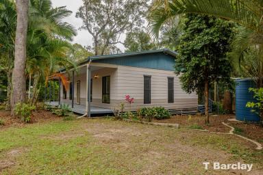 House For Sale - QLD - Lamb Island - 4184 - Spacious Family Retreat on 1219m2 Block with Shed & High Carport  (Image 2)