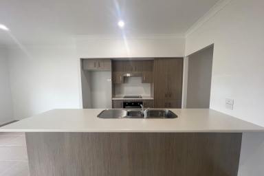 House Leased - NSW - Batehaven - 2536 - Spacious 4-Bedroom Duplex in Sunshine Bay  (Image 2)