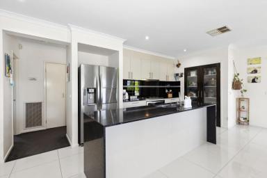 House For Sale - VIC - Maiden Gully - 3551 - Spacious and Modern Family Home in Prime Maiden Gully Location  (Image 2)