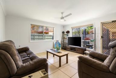 Unit For Sale - QLD - Darling Heights - 4350 - Spacious Single-level Unit  (Image 2)