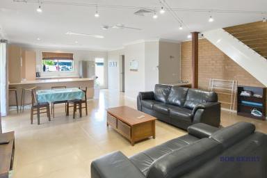 Duplex/Semi-detached Leased - NSW - Dubbo - 2830 - Furnished Three-Bedroom Townhouse in South Dubbo  (Image 2)