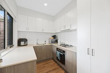 House For Sale - VIC - Drouin - 3818 - LOW MAINTENACE UNIT IN PERFECT LOCATION  (Image 2)