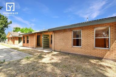 Unit Auction - VIC - Mooroopna - 3629 - Investors & Renovators Opportunity  4 x 2 Bedroom Flats on a Huge 1,928m2 Block  (Image 2)