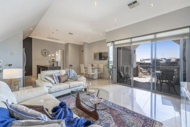 Apartment Sold - WA - Mandurah - 6210 - PRIVATE TOP FLOOR PENTHOUSE  (Image 2)