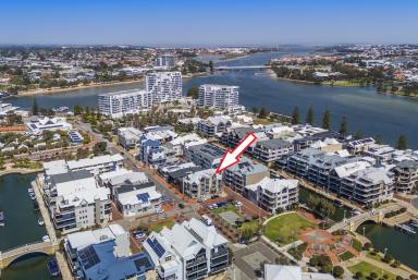 Apartment Sold - WA - Mandurah - 6210 - PRIVATE TOP FLOOR PENTHOUSE  (Image 2)