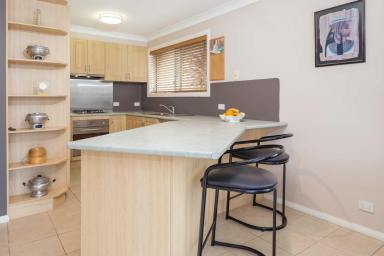 House Leased - NSW - Batemans Bay - 2536 - Bright & Inviting Home  (Image 2)