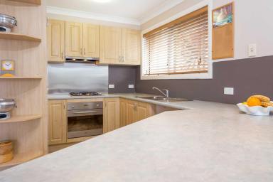 House Leased - NSW - Batemans Bay - 2536 - Bright & Inviting Home  (Image 2)