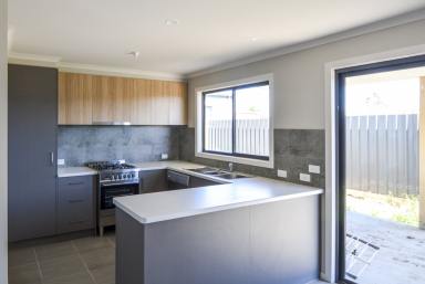 Unit Leased - VIC - Horsham - 3400 - Stylish Unit in Quiet cul-de-sac  (Image 2)