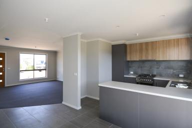 Unit Leased - VIC - Horsham - 3400 - Stylish Unit in Quiet cul-de-sac  (Image 2)