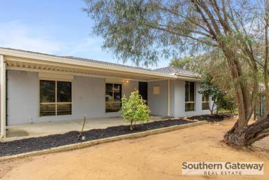 House For Sale - WA - Parmelia - 6167 - THAT'S A HUGE SHED!!  (Image 2)