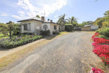 House For Sale - NSW - Tumut - 2720 - Balinese Inspired Gem  (Image 2)