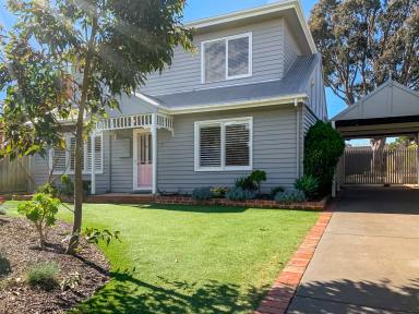 House For Lease - VIC - Mordialloc - 3195 - BRIGHT & SUNNY | FAMILY ENTERTAINER | GREAT LOCATION  (Image 2)