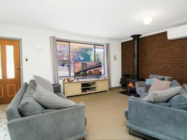 Unit For Sale - VIC - Bairnsdale - 3875 - DELIGHTFUL TOWN HOUSE  (Image 2)