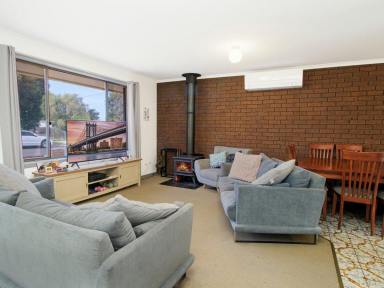 Unit For Sale - VIC - Bairnsdale - 3875 - DELIGHTFUL TOWN HOUSE  (Image 2)