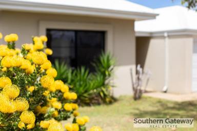 House For Sale - WA - Wellard - 6170 - SPACIOUS FAMILY HOME IN BEST LOCATION!  (Image 2)