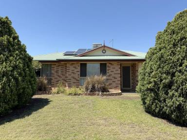 House For Sale - NSW - Moree - 2400 - STEP INSIDE AND BE IMPRESSED!  (Image 2)