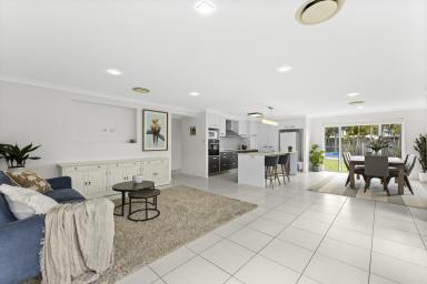 House For Sale - QLD - Middle Ridge - 4350 - Entertainers delight in Desirable Location  (Image 2)