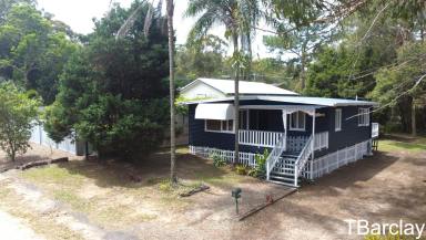 House For Sale - QLD - Macleay Island - 4184 - Endless Potential  (Image 2)